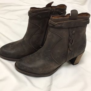 PLDM by Palladium Brand new zip up booties Sz 7.5.